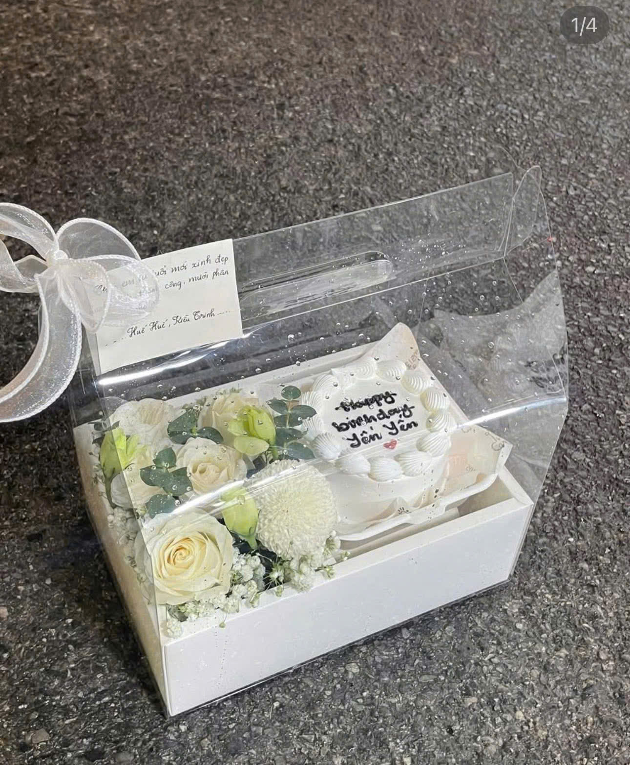 S06 Box Hoa tươi và Bánh kem tone trắng miễn phí thiệp