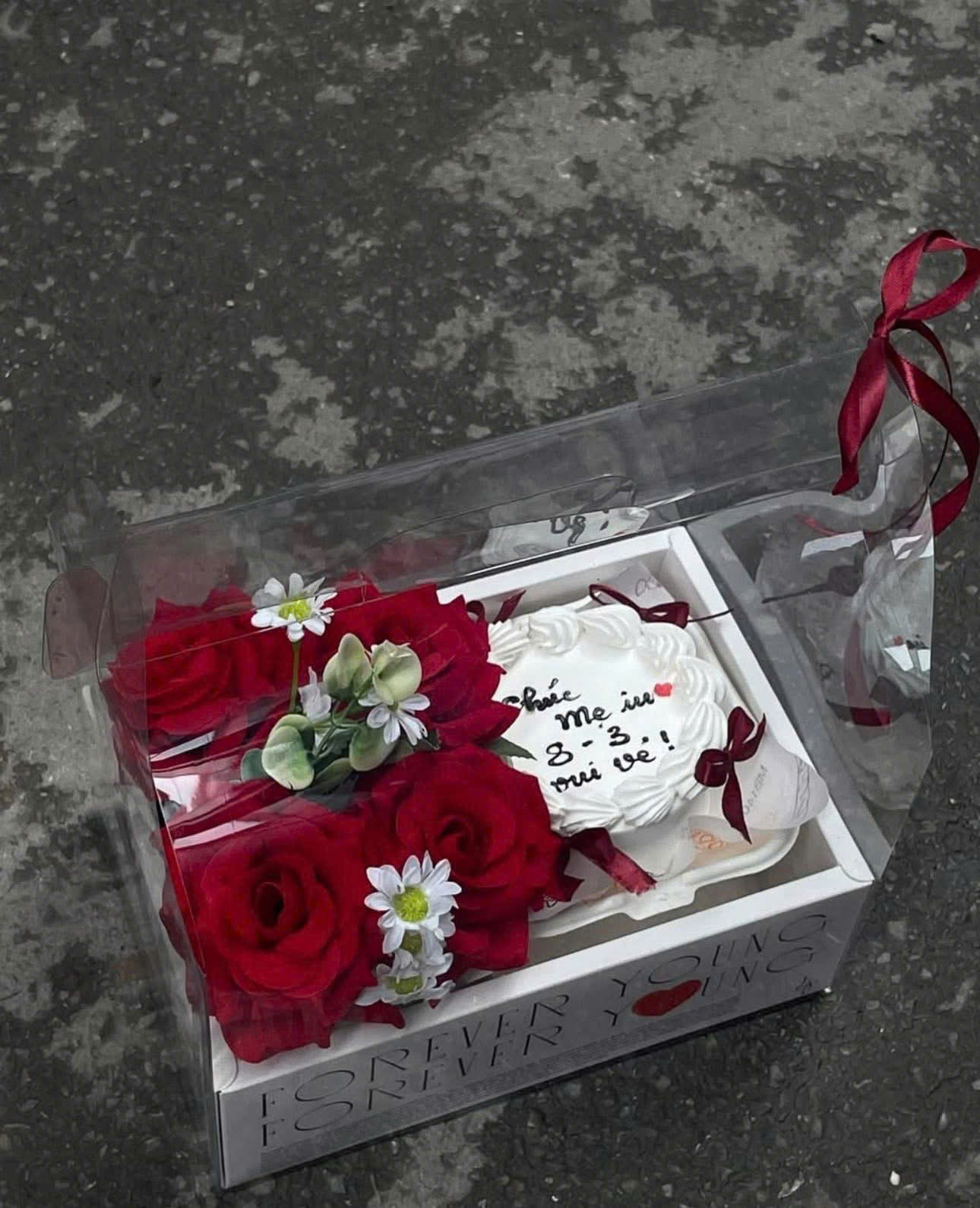 S10 Combo Hoa tươi và Bánh kem tặng bạn gái Valentine