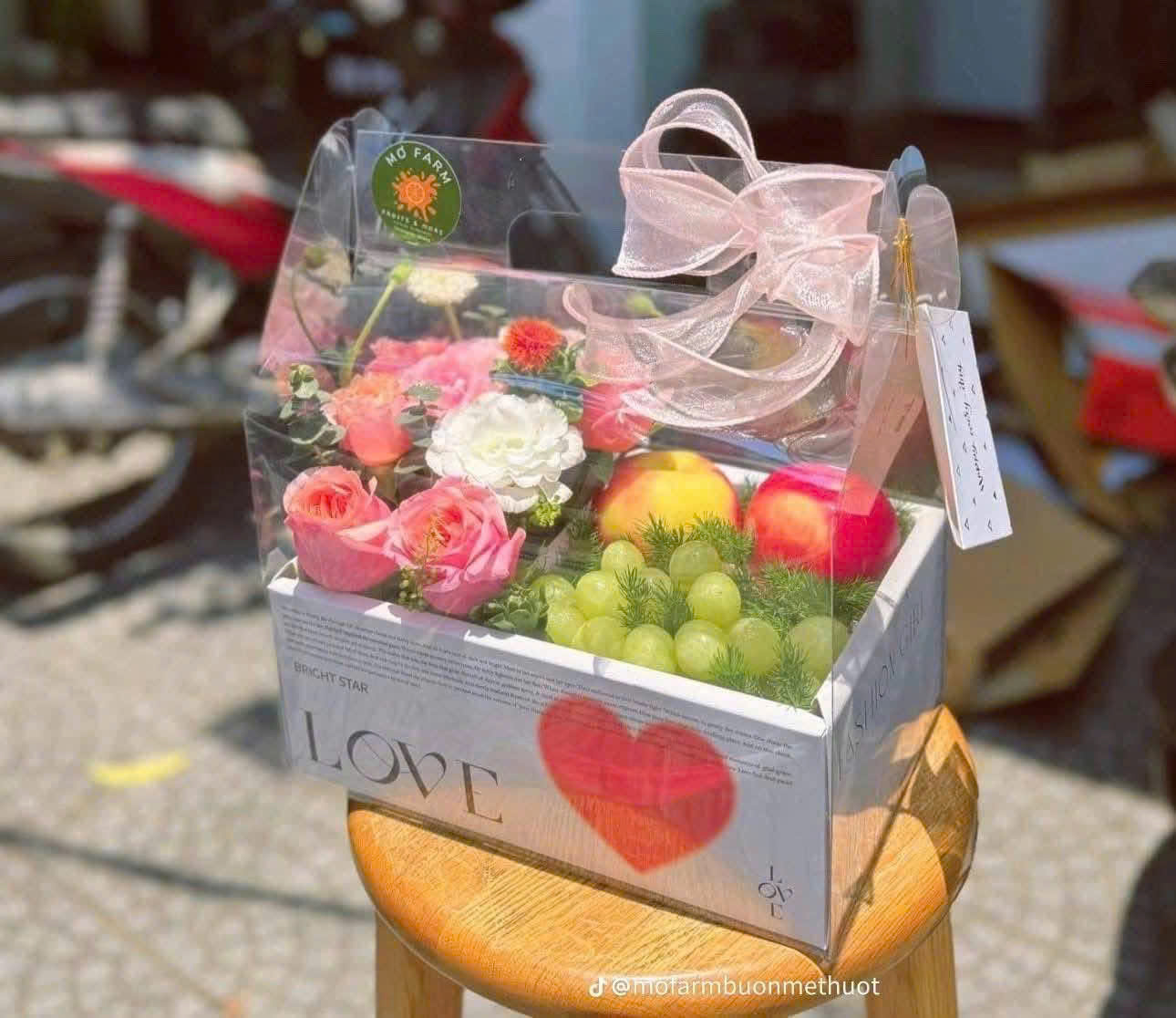 S09 Hộp Hoa tươi và Trái cây nhập khẩu tặng sinh nhật và các dịp