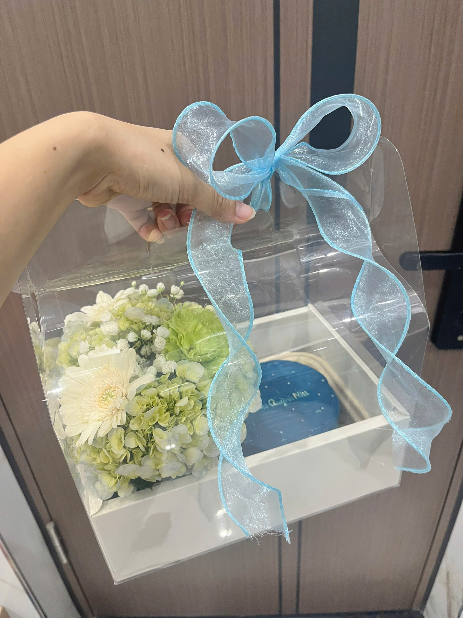 S07 Combo Hoa tươi và Bánh kem tone xanh