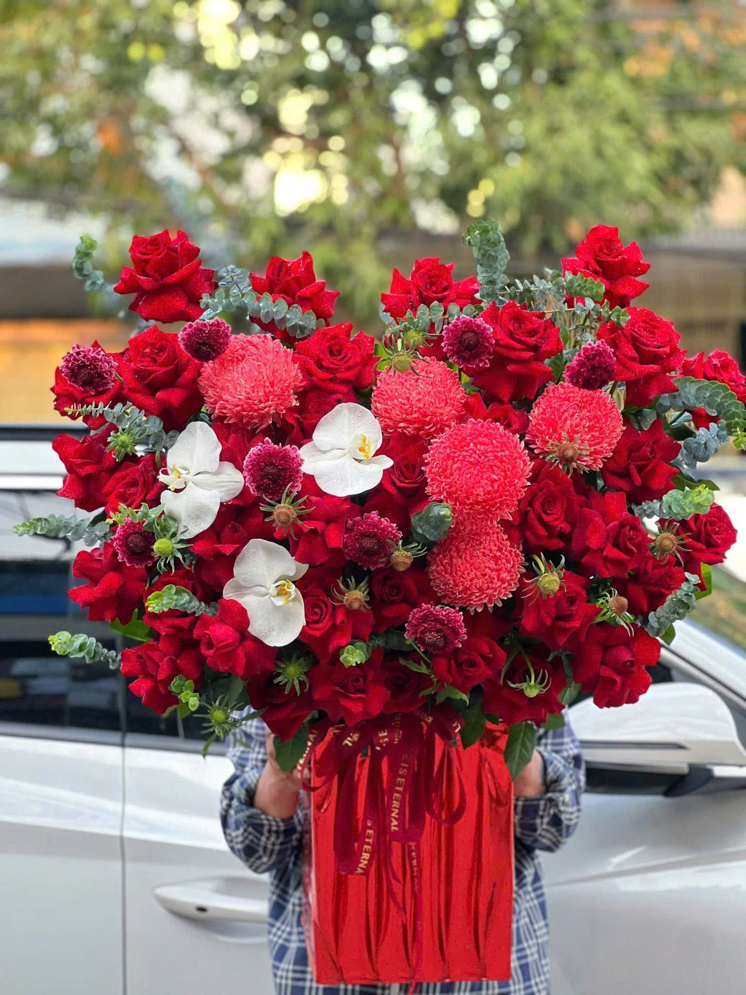 G02 Giỏ hoa hồng đỏ Ecudor mix cúc mẫu đơn lan hồ điệp sang trọng