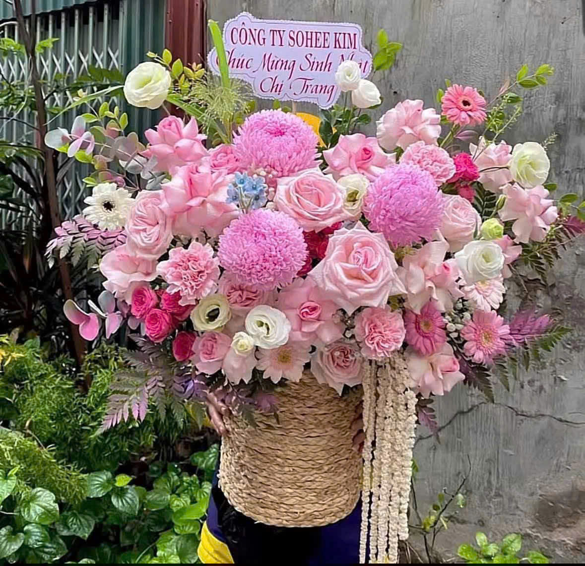 G05 Giỏ hoa mix tone hồng sang trọng tặng sinh nhật