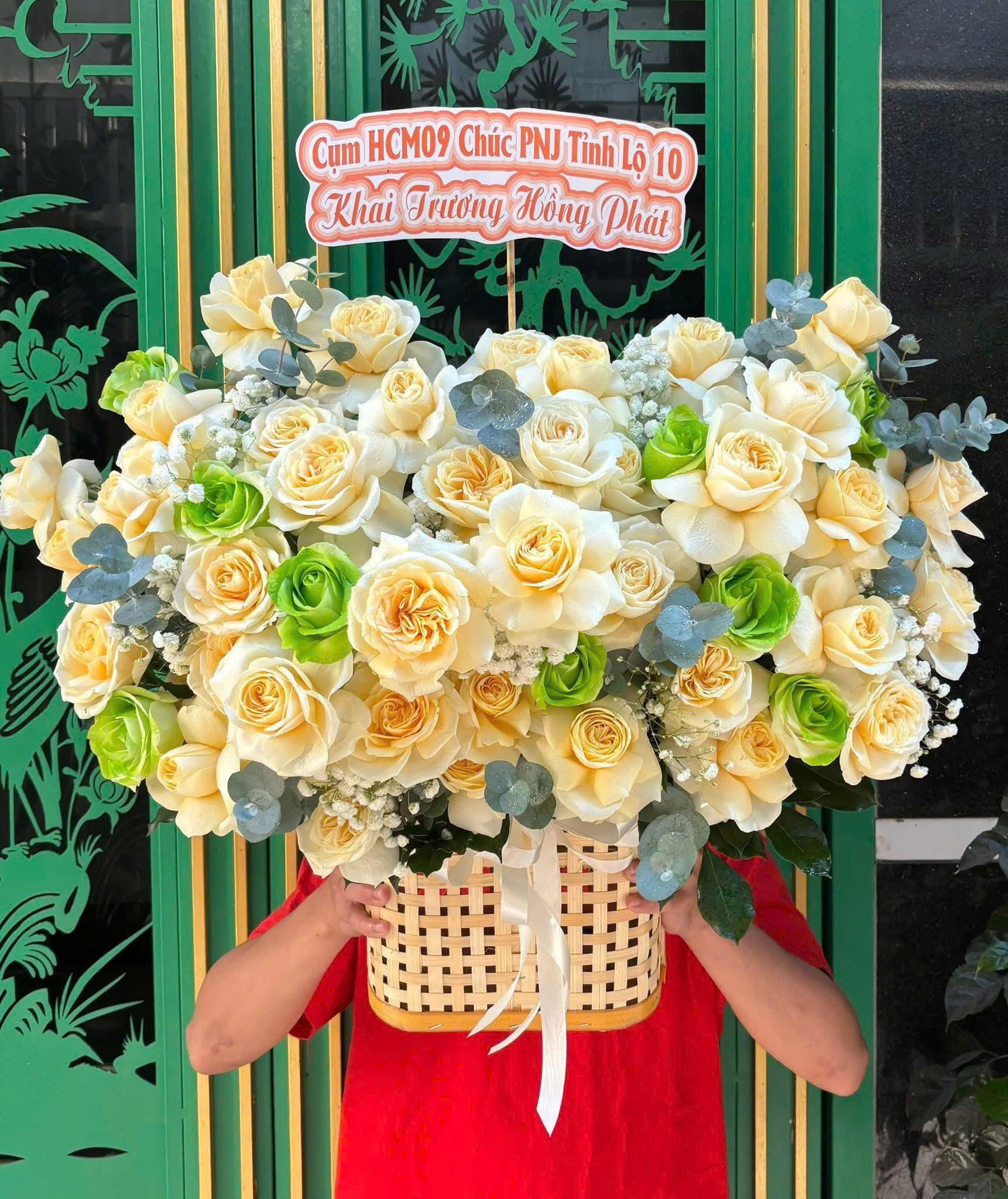 G04 Lãng hoa hồng Victo màu vàng nhẹ nhàng thanh lịch