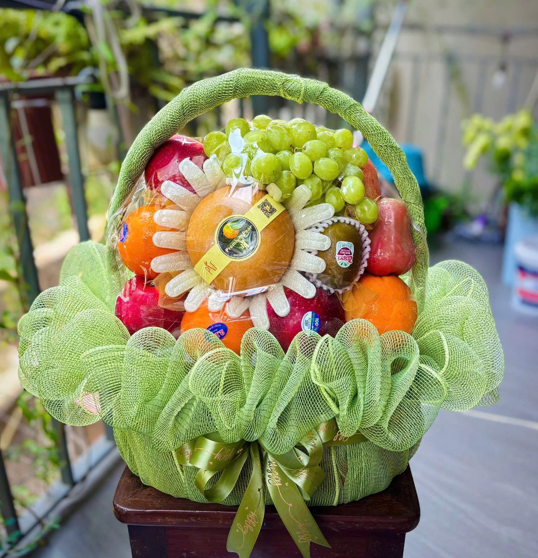 G03 Giỏ trái cây nhập khẩu tone xanh lá giao nhanh Bắc Ninh